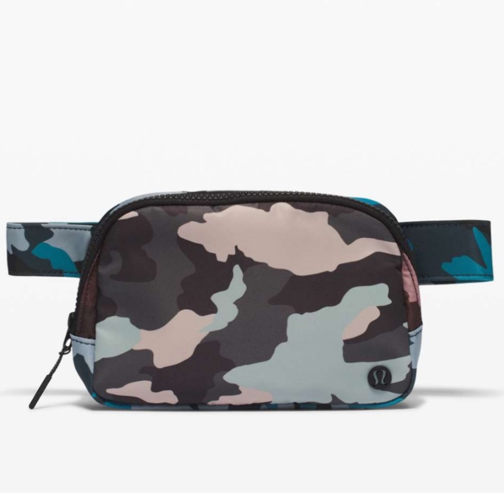 Lululemon Everywhere Belt Bag